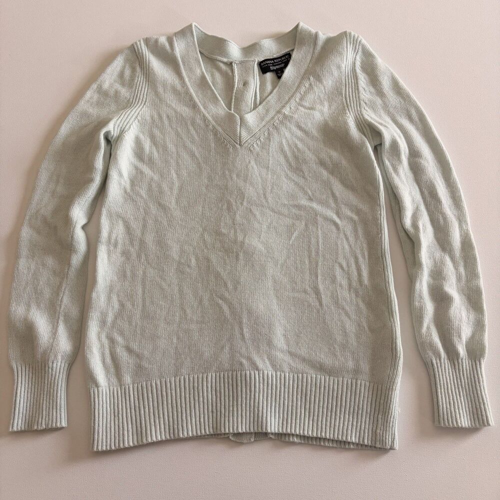Banana Republic Med Merino Wool Long Sleeve Tinted Blue Button Back V-neck